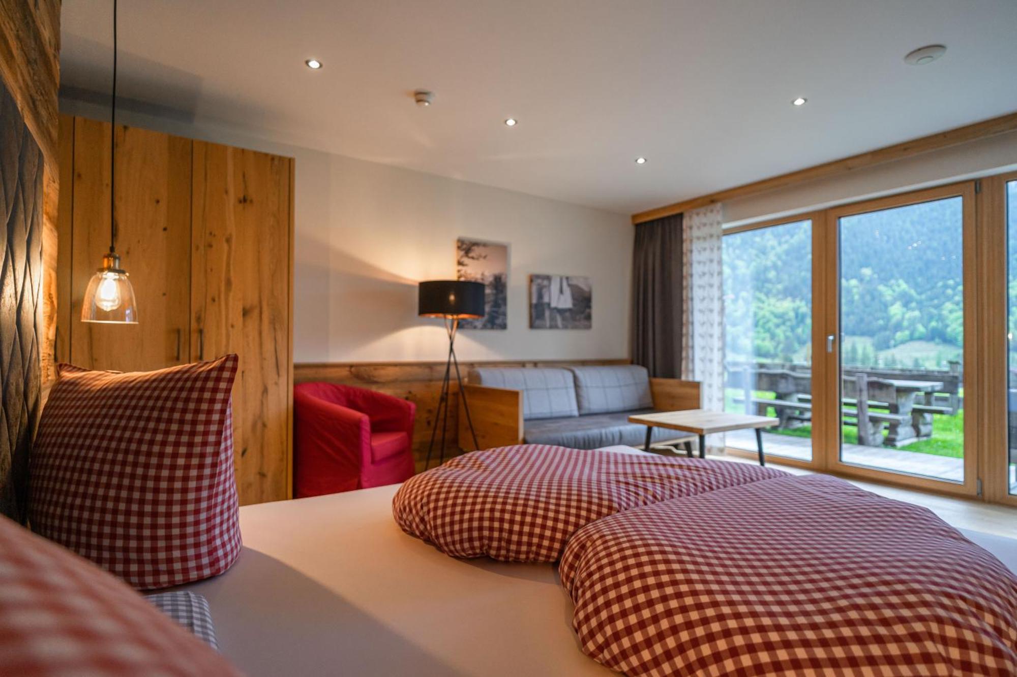 Hotel Landhaus Tirolerherz Sankt Ulrich am Pillersee Szoba fotó