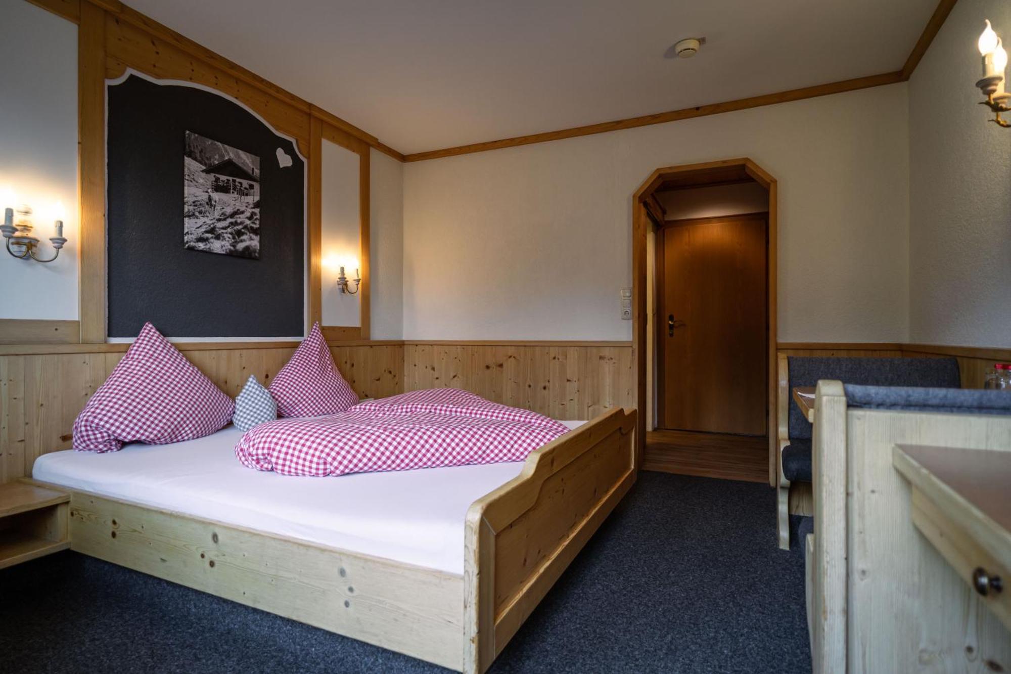 Hotel Landhaus Tirolerherz Sankt Ulrich am Pillersee Szoba fotó