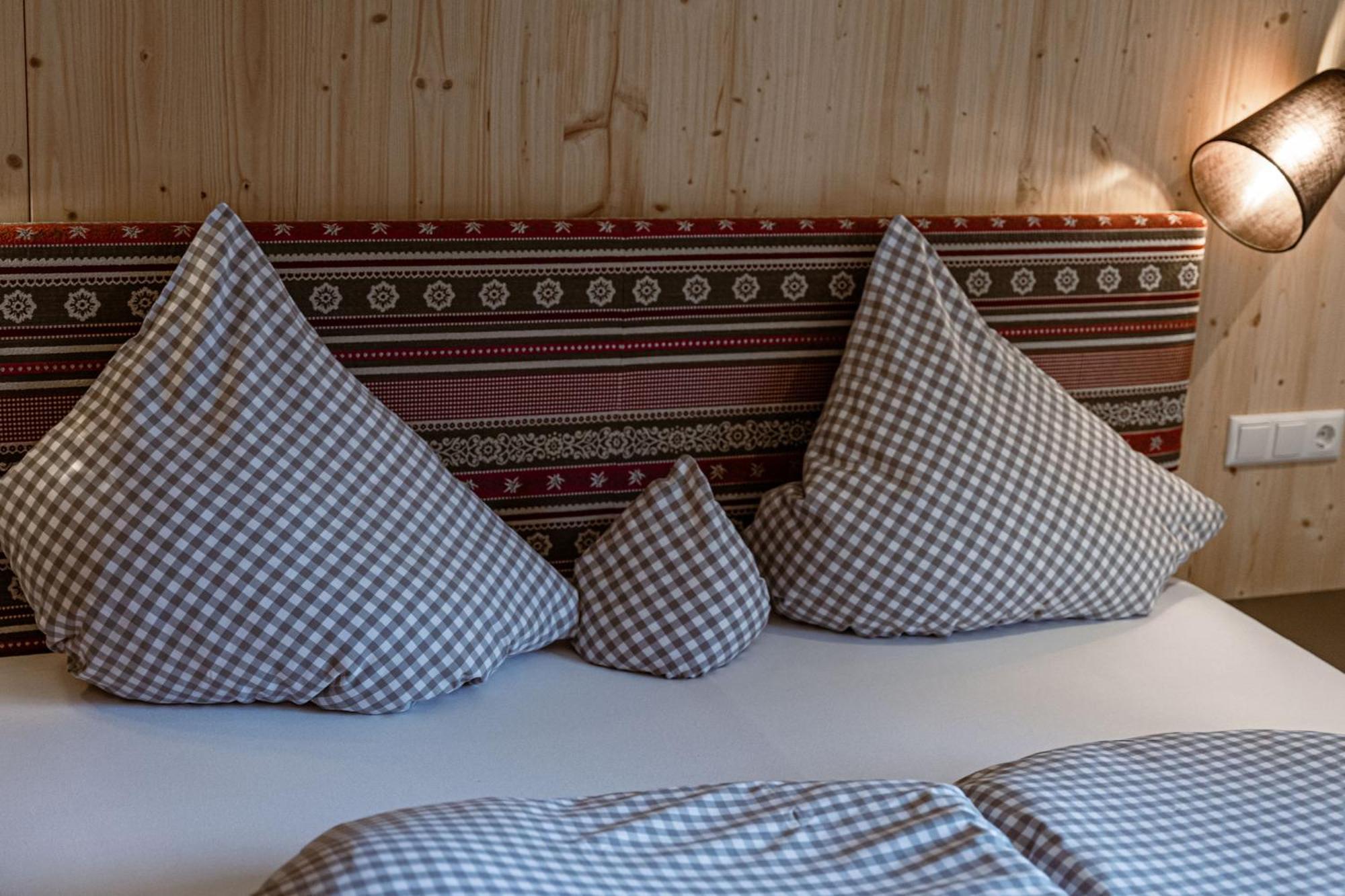 Hotel Landhaus Tirolerherz Sankt Ulrich am Pillersee Szoba fotó